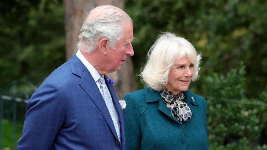 Leia mais sobre o artigo Imunizados! Príncipe Charles e a esposa Camilla recebem vacina para Covid-19