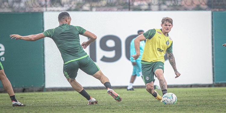 Leia mais sobre o artigo Coritiba finaliza preparação e embarca para o Santos