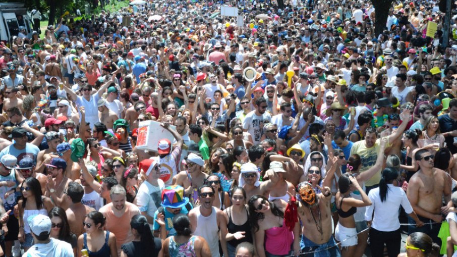 Leia mais sobre o artigo Festas de Carnaval podem agravar pandemia, que ainda sofre efeito do Natal