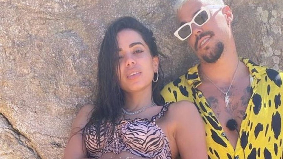 Leia mais sobre o artigo Anitta e Lipe Ribeiro deixam ‘ilha da pegação’ juntos