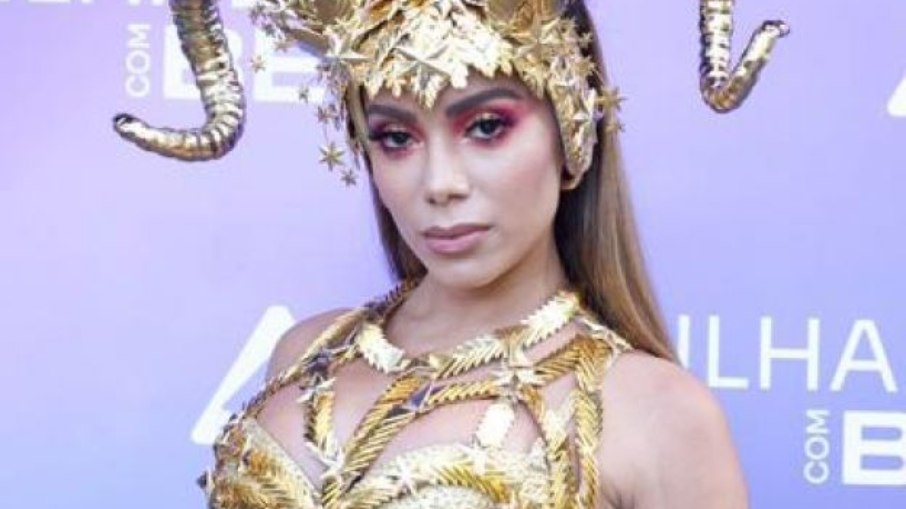 Leia mais sobre o artigo Anitta esquece letra de música com Projota e diz: “É porque ele tá no BBB”