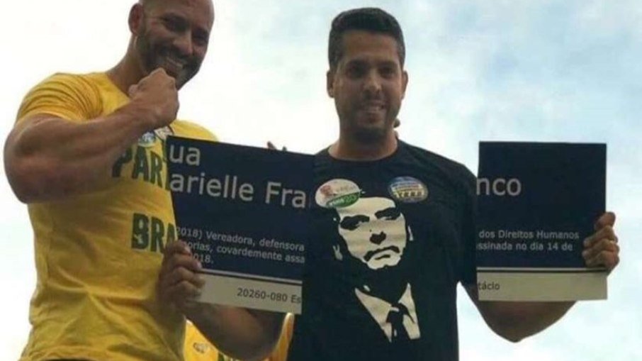 Leia mais sobre o artigo Daniel Silveira recebe visita de aliado que o ajudou a quebrar placa de Marielle