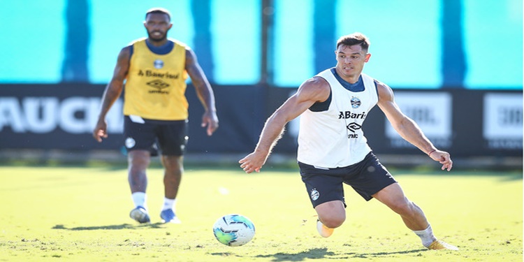 Leia mais sobre o artigo Com treino técnico, Grêmio segue preparação para reta final da temporada