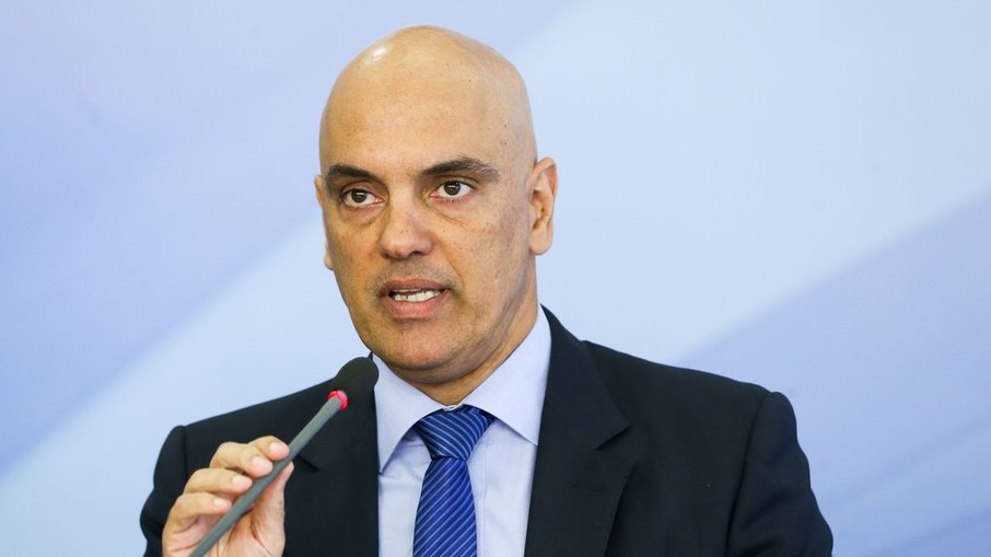 Leia mais sobre o artigo Senador convoca Alexandre de Moraes para esclarecer prisão de Daniel Silveira