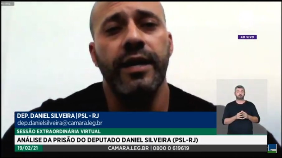 Leia mais sobre o artigo Daniel Silveira pede desculpas em defesa na Câmara: “Já me arrependi”