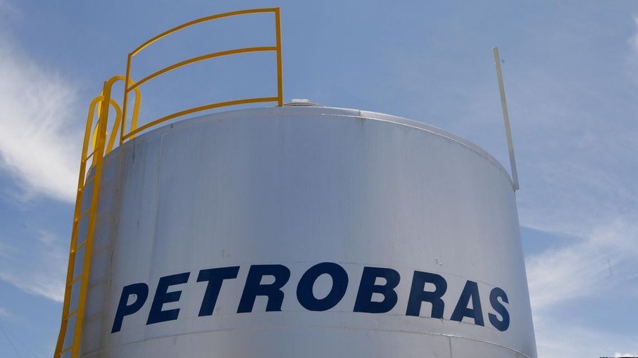 Leia mais sobre o artigo Diretoria da Petrobras considera renúncia coletiva, diz Reuters