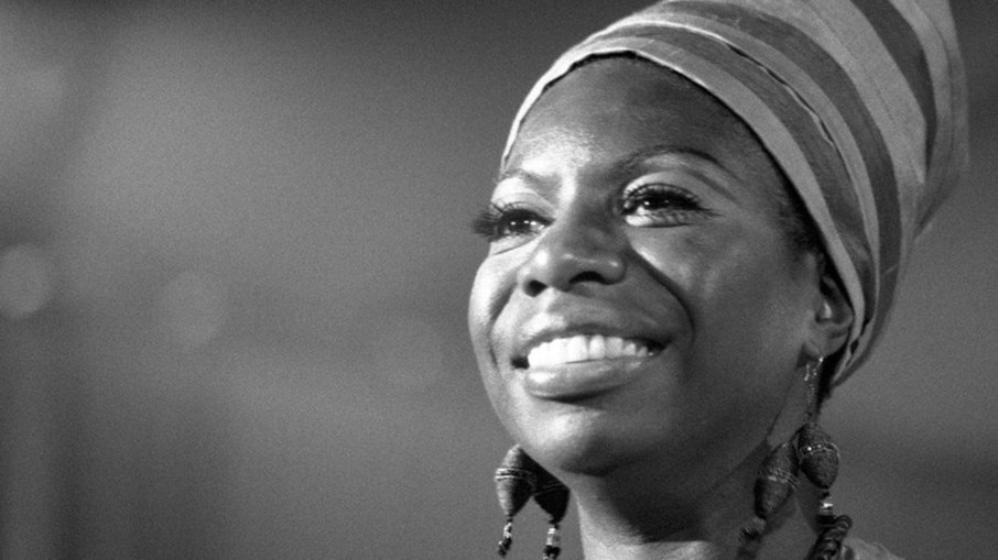 Leia mais sobre o artigo Cantora e ativista Nina Simone completaria 88 anos hoje (21); relembre carreira