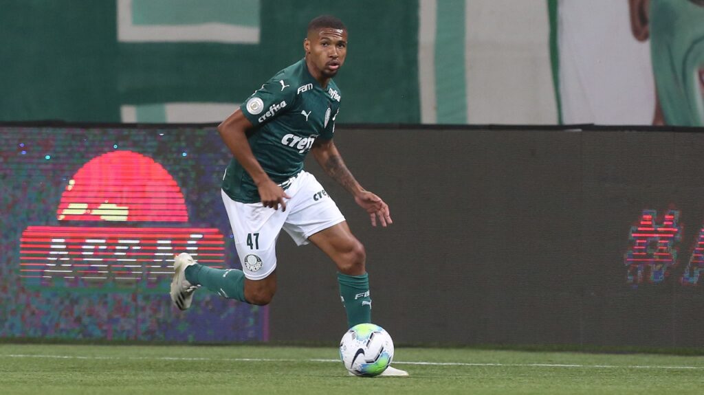 Leia mais sobre o artigo Wesley do Palmeiras joga após três meses fora por lesão