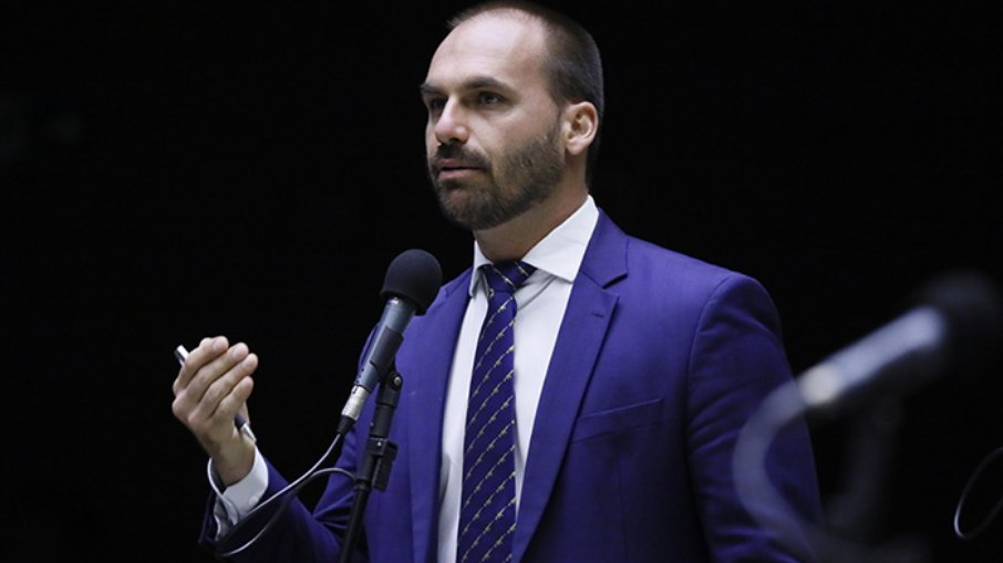 Leia mais sobre o artigo Conselho de Ética absolve Eduardo Bolsonaro por ofensas a Joice Hasselmann