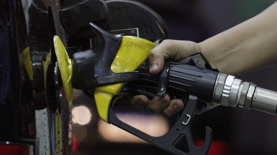 Leia mais sobre o artigo Gasolina e diesel atingem, nesta semana, o maior preço médio da história