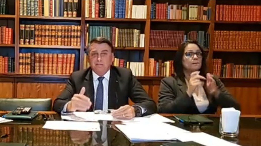 Leia mais sobre o artigo Bolsonaro diz não ter “nada a ver” com “PEC da impunidade”