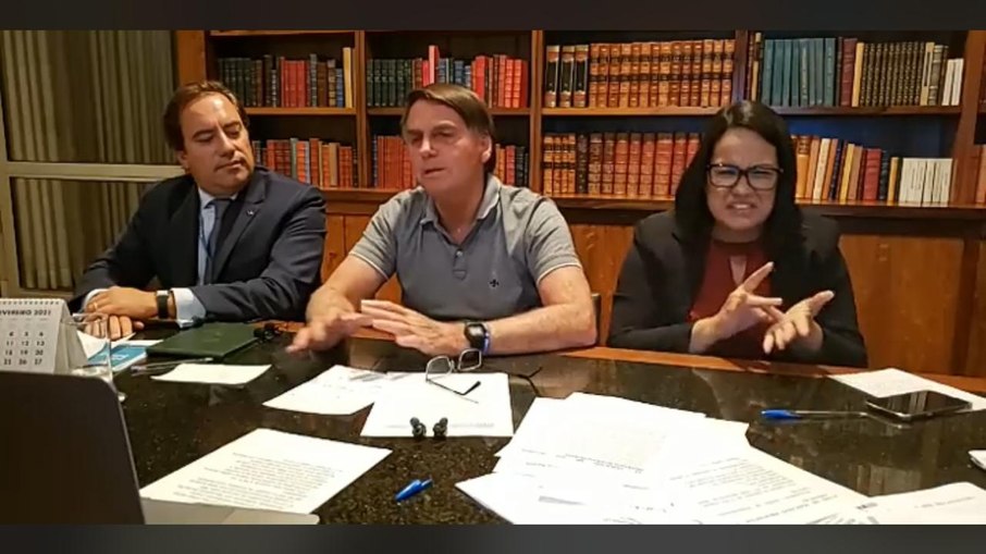 Leia mais sobre o artigo Bolsonaro questiona uso de máscaras: “a gente aguarda estudo mais aprofundado”