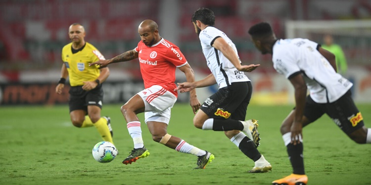 Leia mais sobre o artigo Com garra o Inter luta até o fim, mas não supera o Corinthians e fica com o vice no Brasileirão