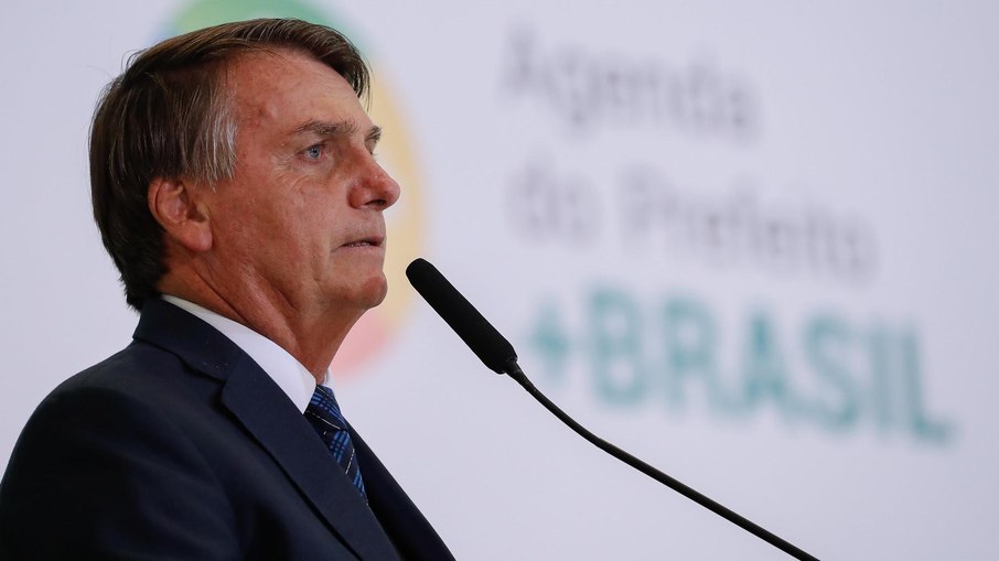 Leia mais sobre o artigo Bolsonaro alega que sua família sofre ‘perseguição’ pela Lava-Jato