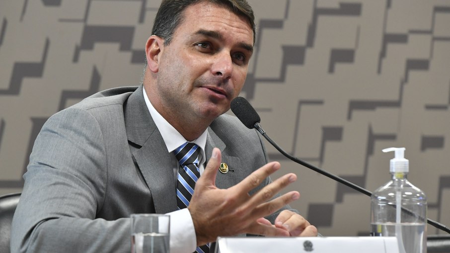 Leia mais sobre o artigo Mansão de Flávio Bolsonaro: valor 4x maior que patrimônio e paga com chocolate