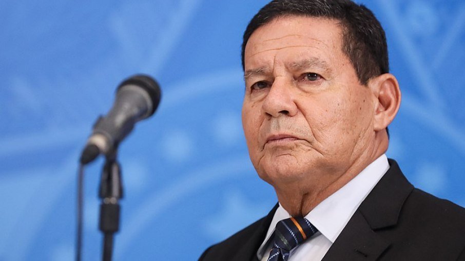 Leia mais sobre o artigo Vice-presidente Mourão diz que Brasil entrará em “modo continuo de vacinação”