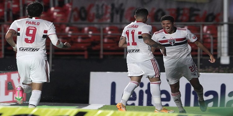 Leia mais sobre o artigo Goleada | São Paulo vence clássico contra o Santos de 4 a 0