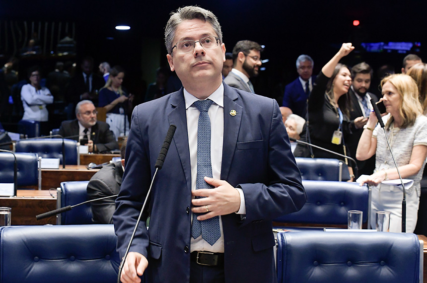 Leia mais sobre o artigo Com Alessandro Vieira, Senado tem 3 parlamentares internados com covid-19