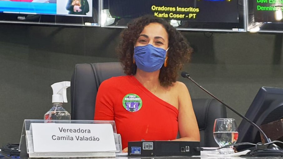 Leia mais sobre o artigo ES: vereadora é criticada por vestimenta durante sessão na Câmara Municipal