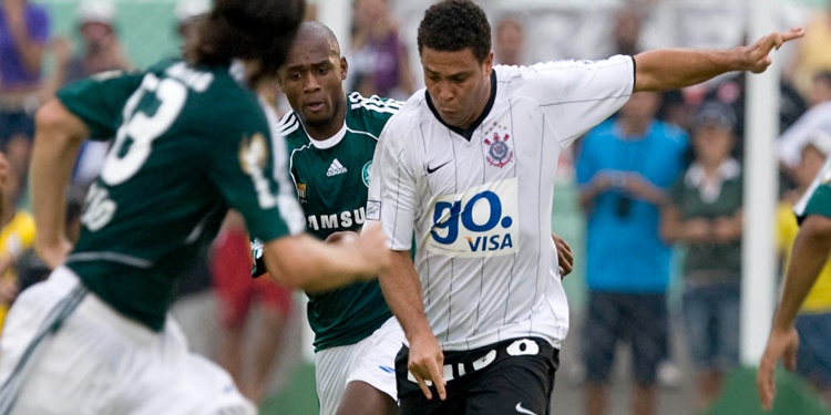 Leia mais sobre o artigo Há 12 anos, Ronaldo marcava seu primeiro gol pelo Corinthians