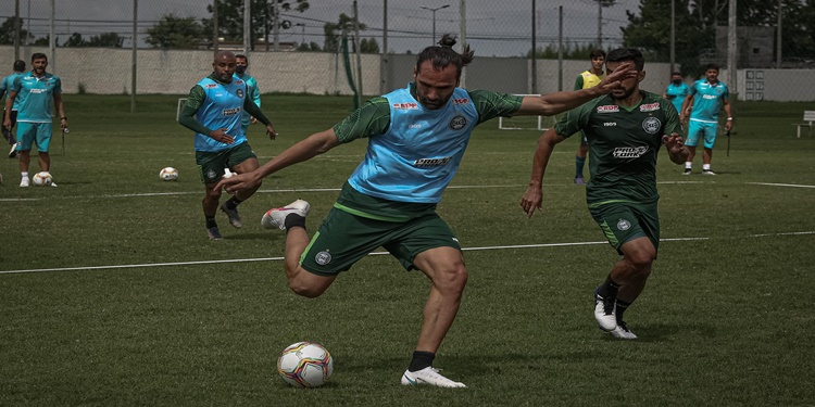 Leia mais sobre o artigo Elenco do Coritiba segue em treinamentos para a retomada das competições