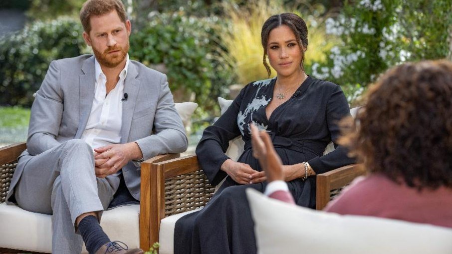 Leia mais sobre o artigo Rainha diz que questões de raça levantadas por Meghan Markle são “preocupantes”