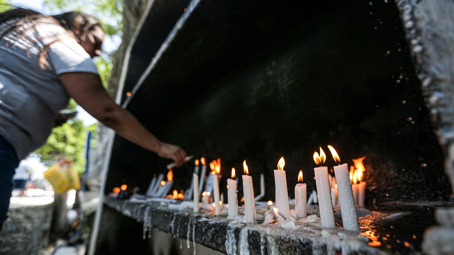 Leia mais sobre o artigo Covid-19: Brasil registra mais mortes diárias que EUA pelo 5º dia consecutivo