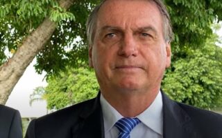 Bolsonaro revela que passeou de moto sem seguranças em Brasília