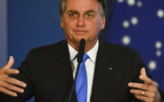 Bolsonaro diz que Fachin, Barroso e Moraes ‘infernizam o Brasil’